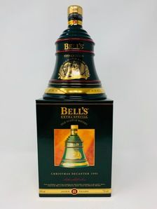 BELLS DECANTER CHRISTMAS 1995