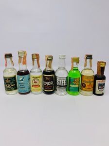 8 X ASSORTED AMERICAN LIQUEURS