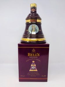 BELLS DECANTER CHRISTMAS 2002