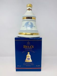 BELLS DECANTER CHRISTMAS 2001