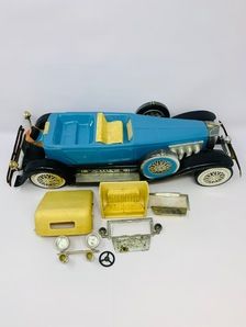 VINTAGE JIM BEAM CAR DECANTER - 100 MONTHS OLD VINTAGE JIM BEAM CAR DECANTER - 100 MONTHS OLD
