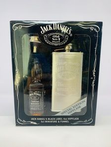JACK DANIELS OLD NO 7 MINIATURE AND HIP FLASK JACK DANIELS OLD NO 7 MINIATURE AND HIP FLASK