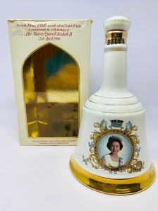 BELLS 60th BIRTHDAY OF QUEEN ELIZABETH II DECANTER