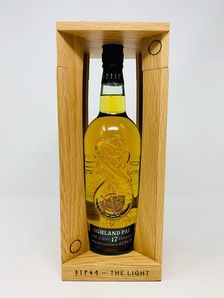 HIGHLAND PARK THE LIGHT 17 YEAR OLD HIGHLAND PARK THE LIGHT 17 YEAR OLD