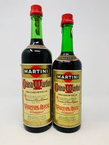 2 x OLD STYLE BOTTLES OF MARTINI 2 x OLD STYLE BOTTLES OF MARTINI