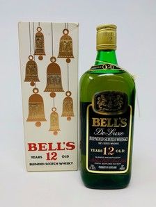 BELLS DE LUXE 12 YEAR OLD 1970'S (WHITE CHRISTMAS BOX) BELLS DE LUXE 12 YEAR OLD 1970'S (WHITE CHRISTMAS BOX)
