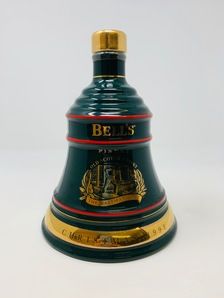 BELLS DECANTER CHRISTMAS 1993