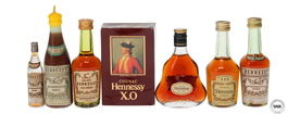 HENNESSY COGNAC MINIATURES & CANDLE