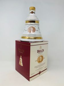 BELLS DECANTER CHRISTMAS 2000 BELLS DECANTER CHRISTMAS 2000