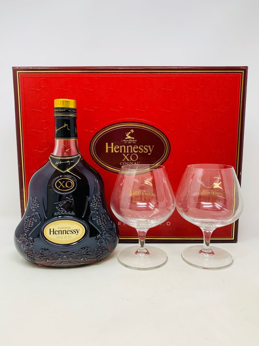 HENNESSY XO COGNAC AND GLASSES