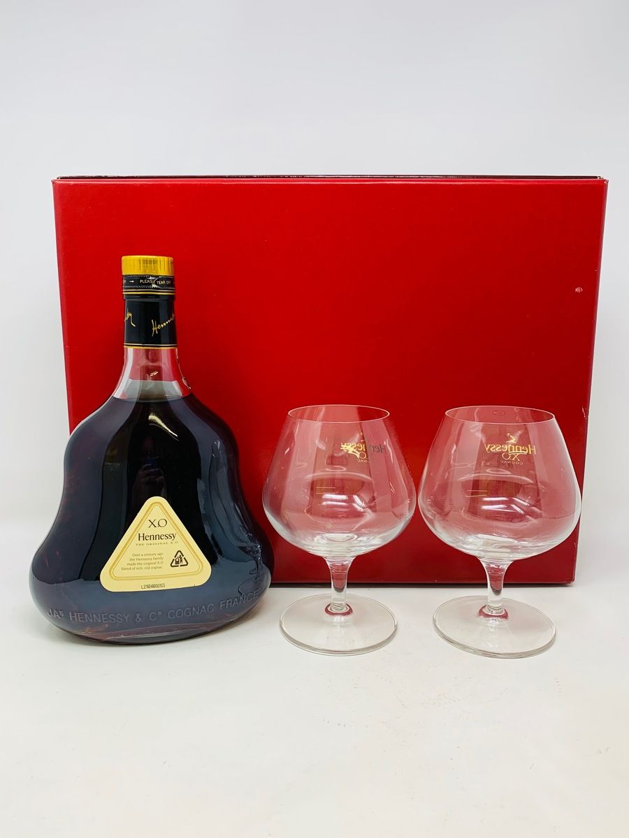 HENNESSY XO COGNAC AND GLASSES