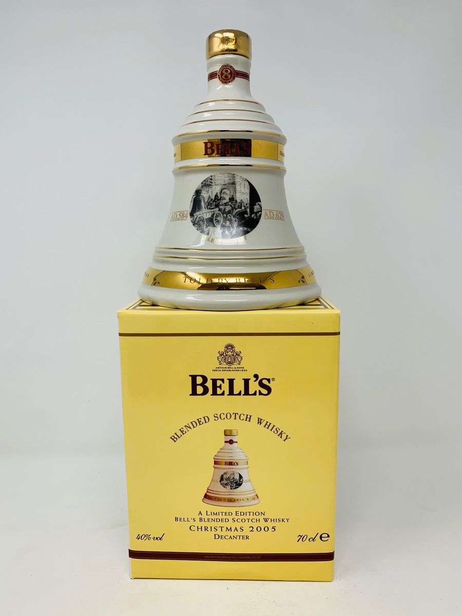 BELLS DECANTER CHRISTMAS 2005