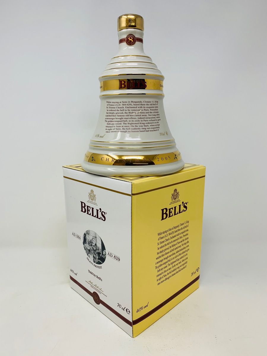 BELLS DECANTER CHRISTMAS 2005