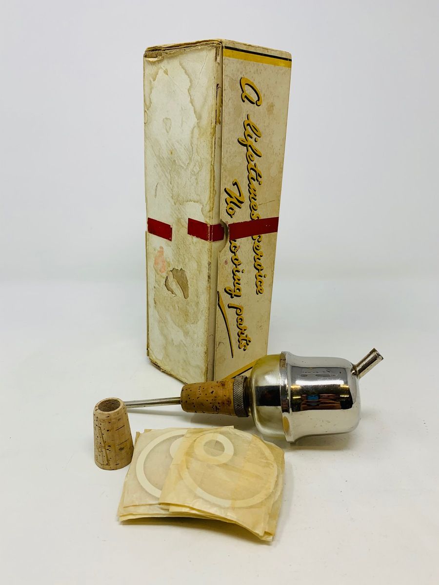 BOWKERS "QUICK SERVE" BOTTLE MEASURE
