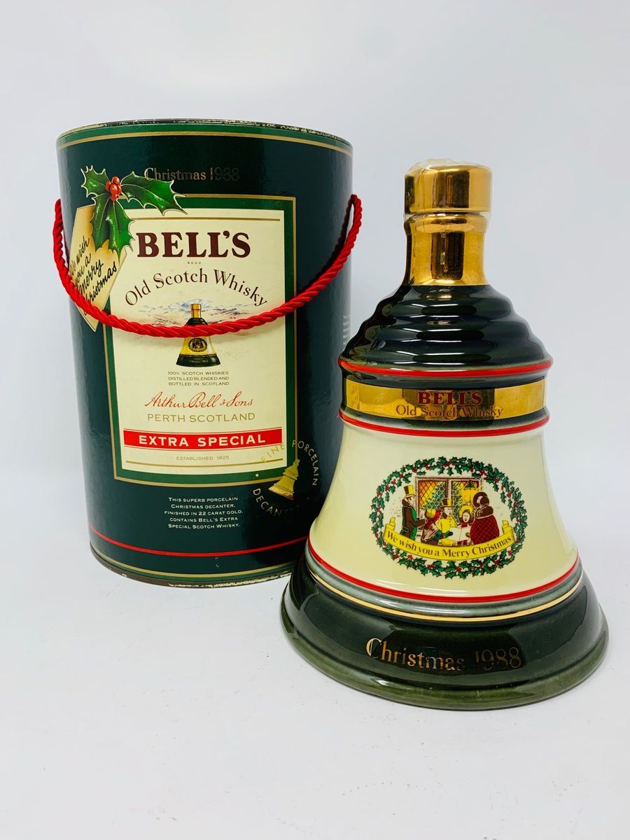 BELLS DECANTER CHRISTMAS 1988