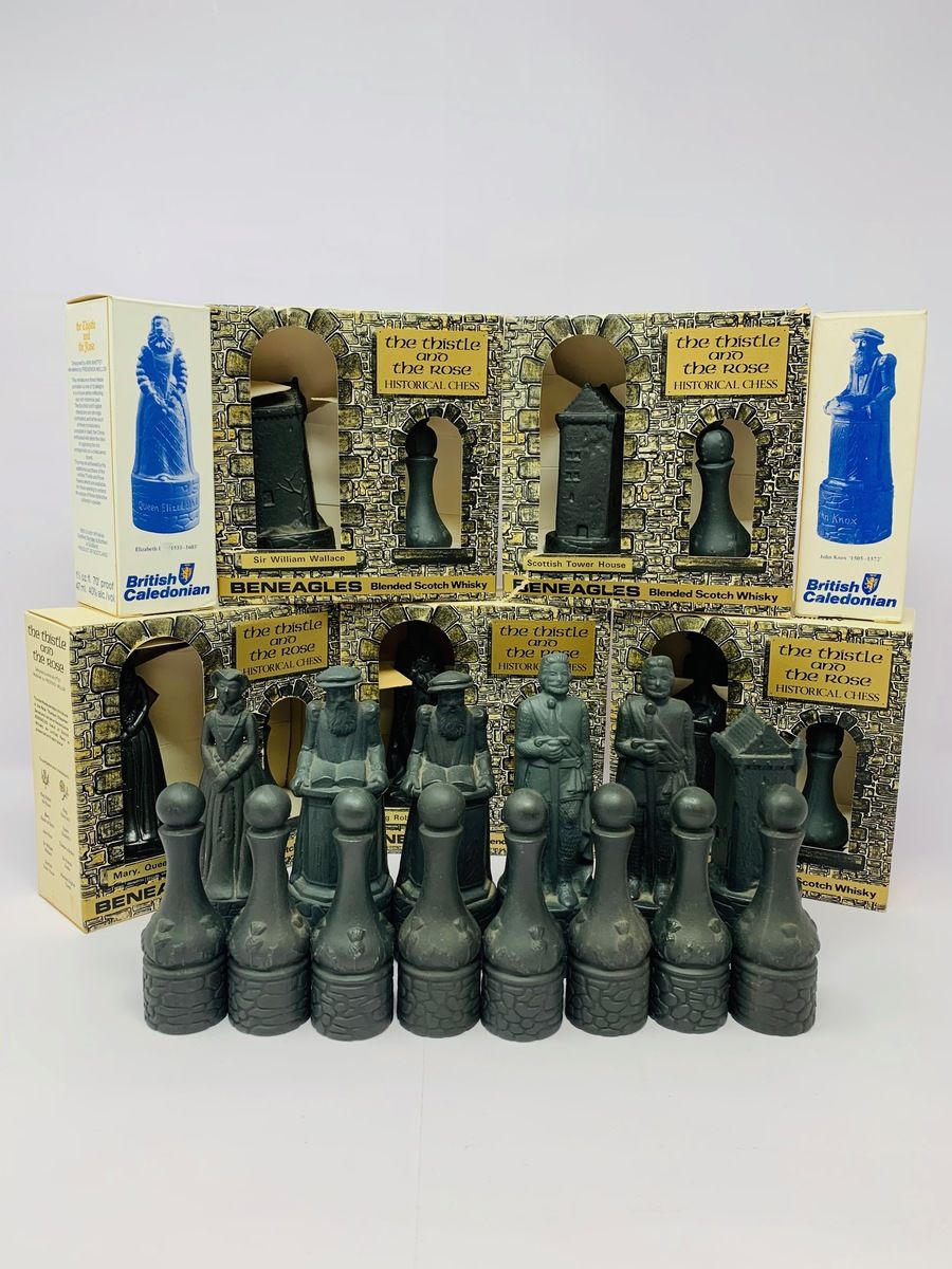 41 BLACK & WHITE BENEAGLES CHESS PIECES 