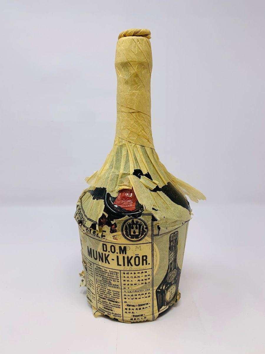 BENEDICTINE D.O.M LIQUEUR CIRCA 1940'S