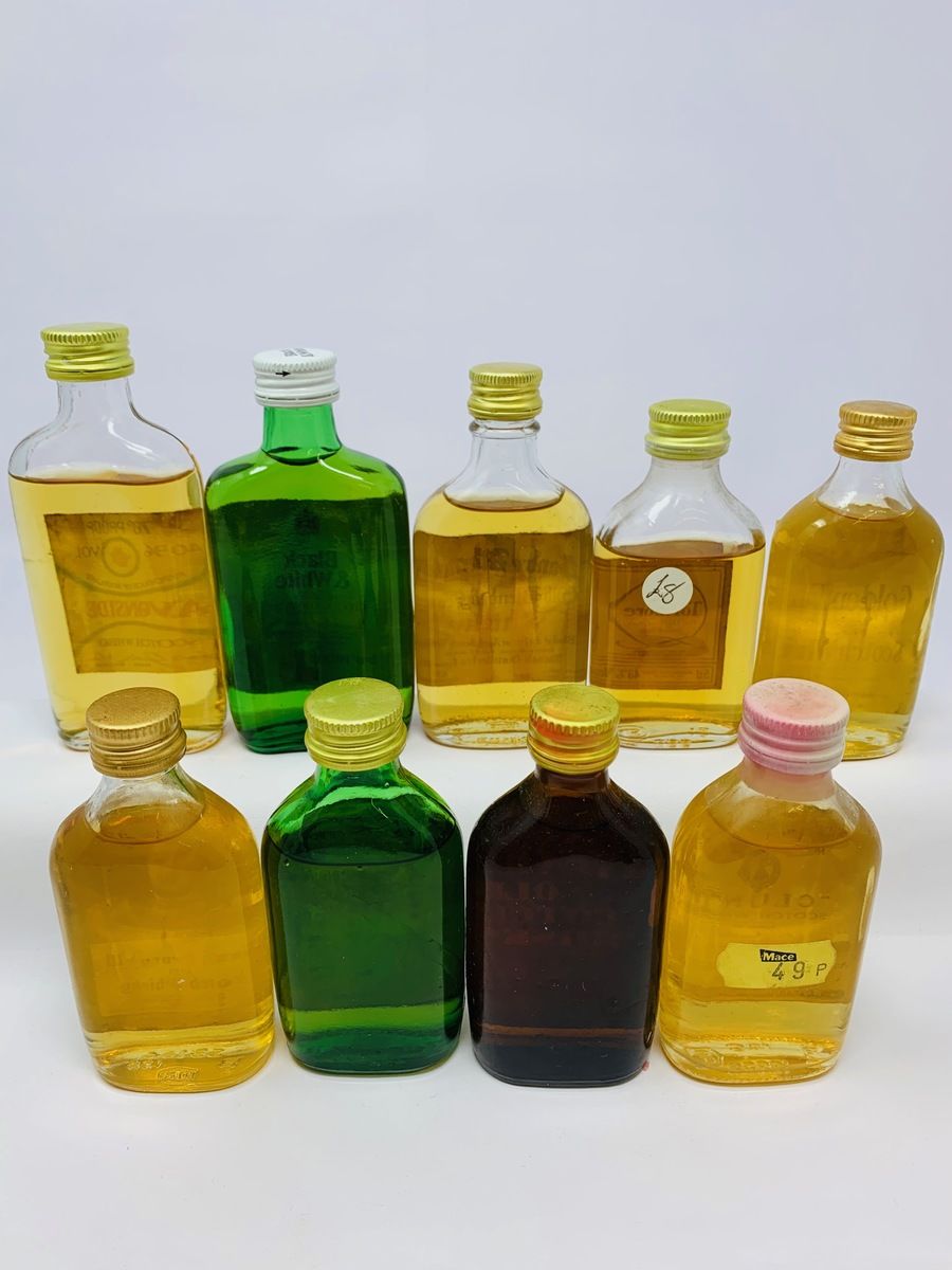 9 X WHISKY MINIATURES (FLATS)