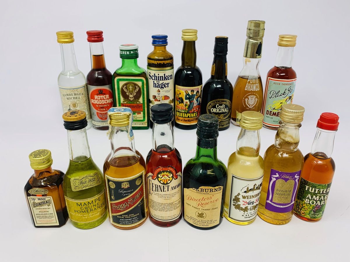 16 X MIXED MINIATURES