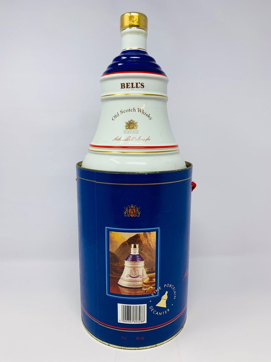 BELLS DECANTER "TO COMMEMORATE THE BIRTH OF PRINCESS BEATRICE"