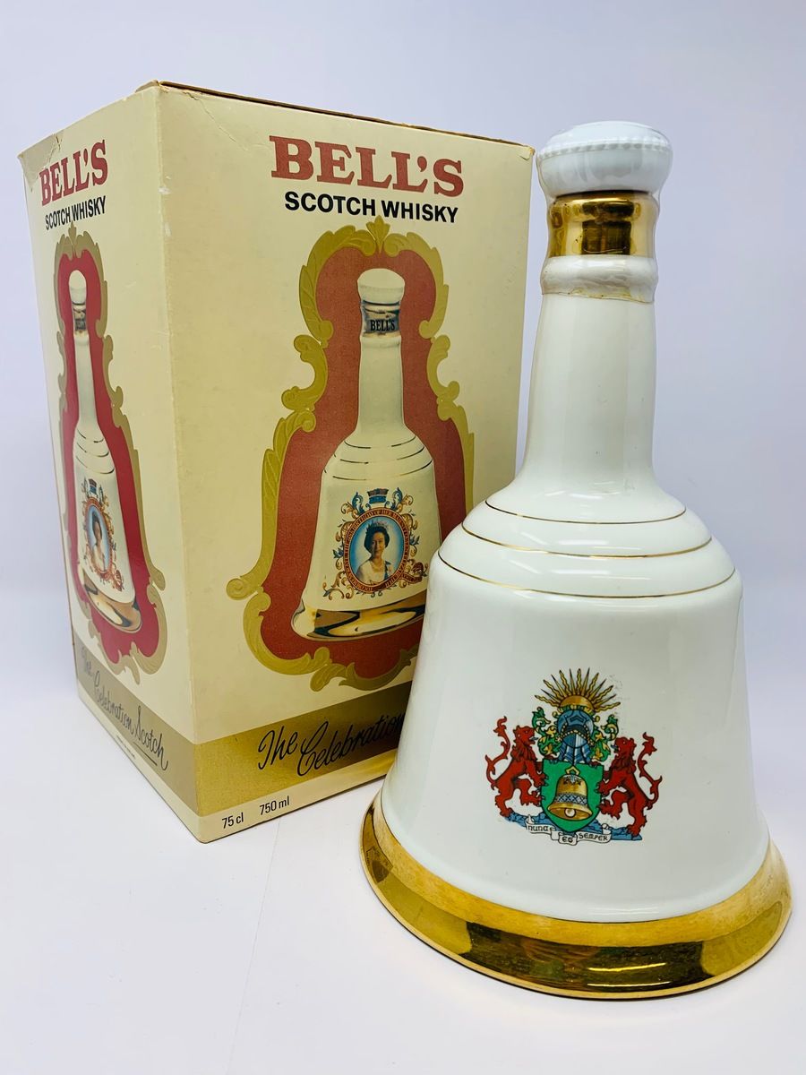 BELLS 60th BIRTHDAY OF QUEEN ELIZABETH II DECANTER