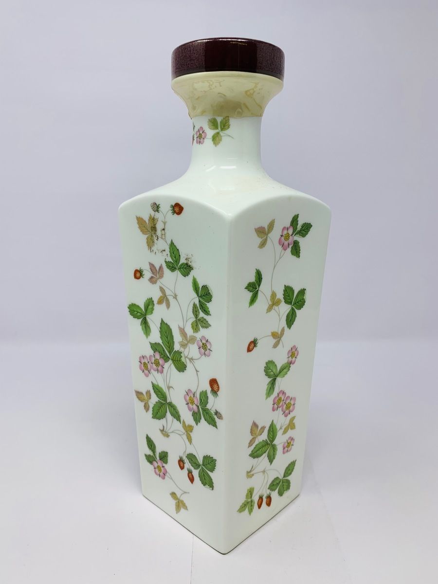 FINDLATER'S WEDGEWOOD DECANTER