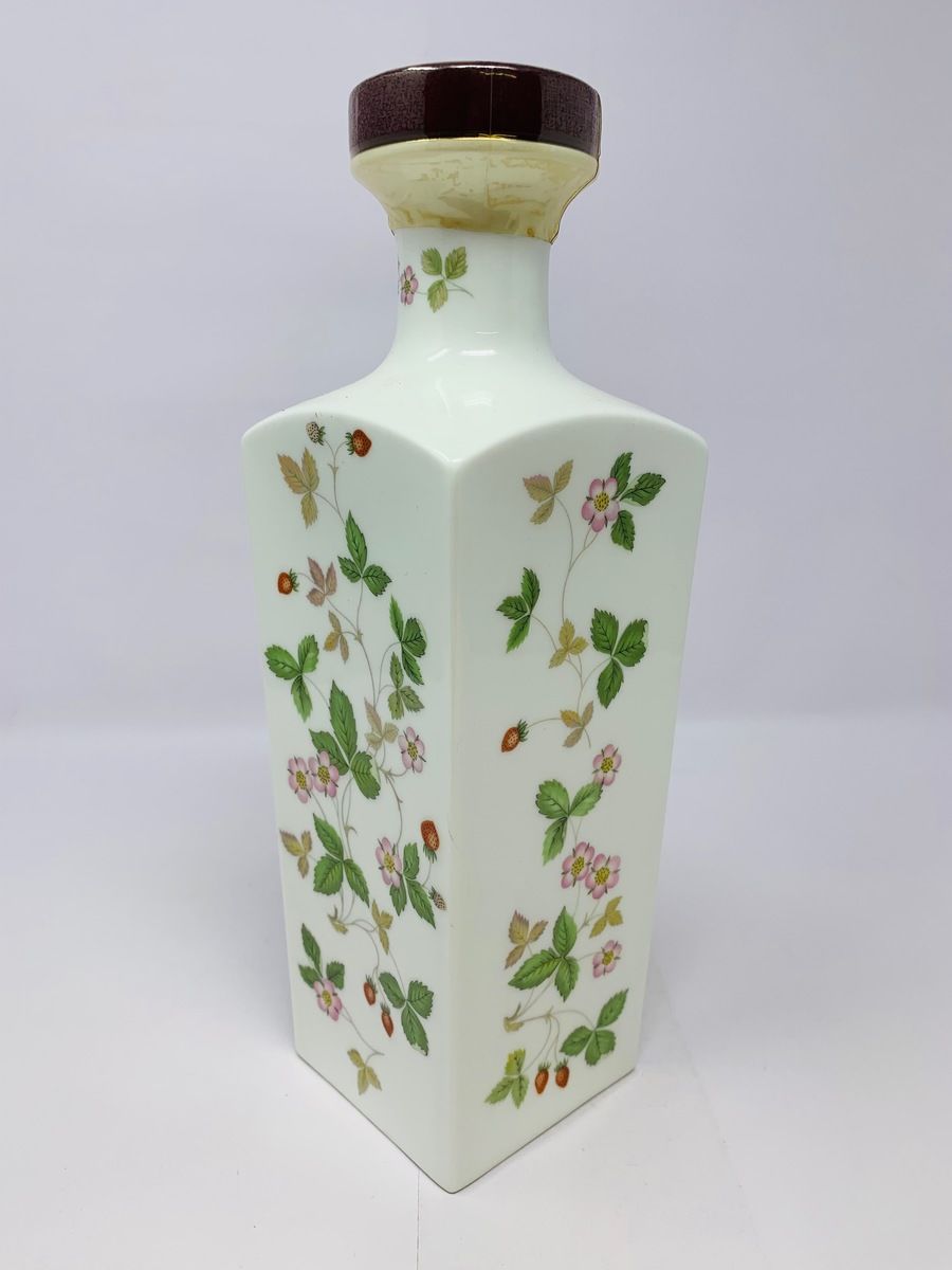 FINDLATER'S WEDGEWOOD DECANTER