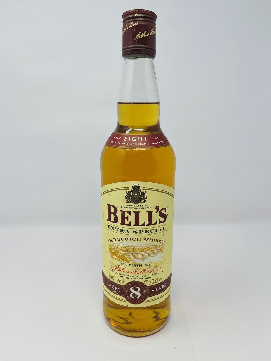 BELLS 8 YEAR OLD EXTRA SPECIAL BLENDED SCOTCH WHISKY