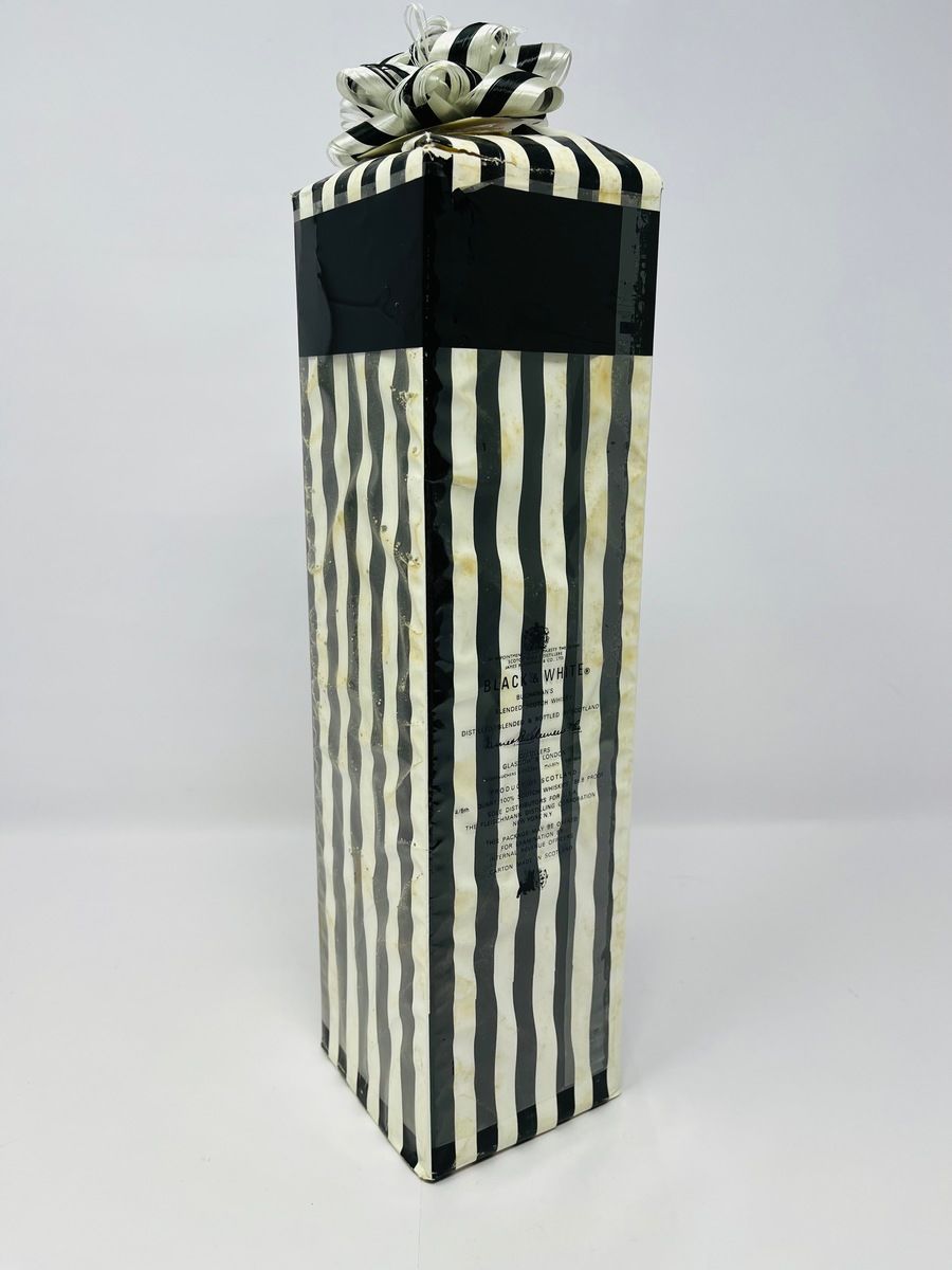 BLACK & WHITE GIFT WRAPPED WHISKY US IMPORT