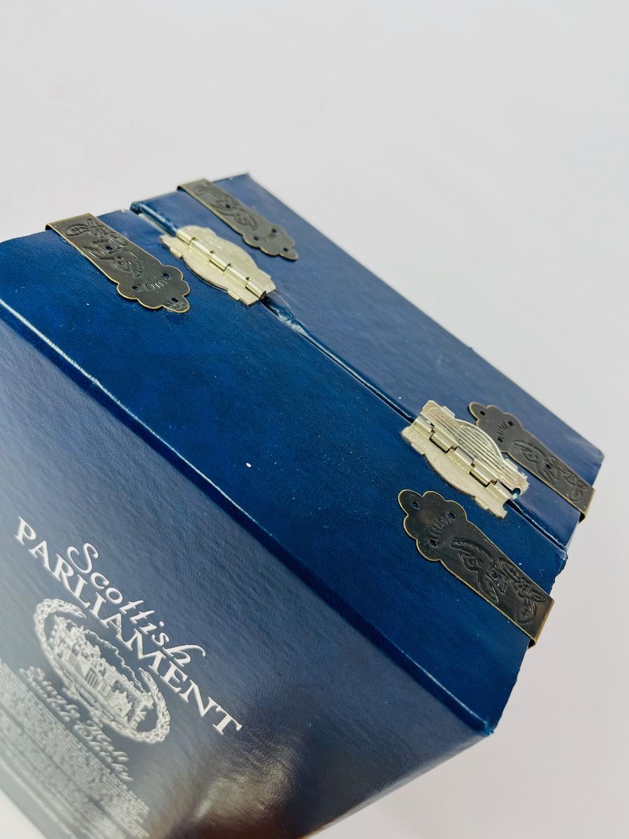 SCOTTISH PARLIAMENT SINGLE MALT DECANTER