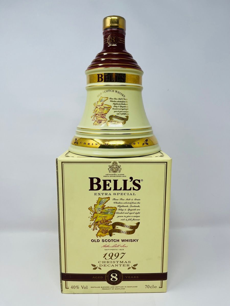 BELLS DECANTER CHRISTMAS 1997