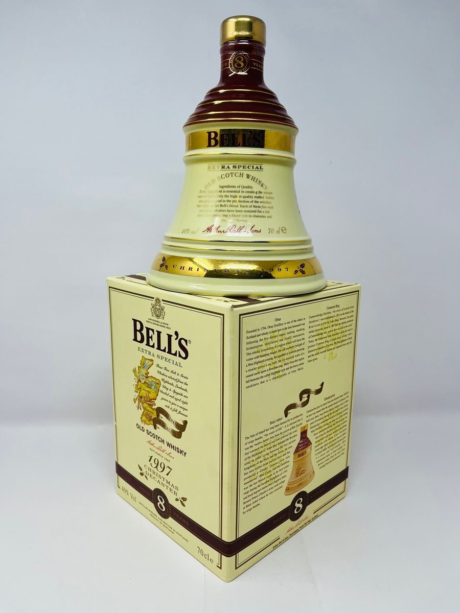 BELLS DECANTER CHRISTMAS 1997