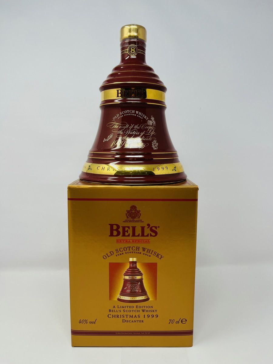 BELLS DECANTER CHRISTMAS 1999