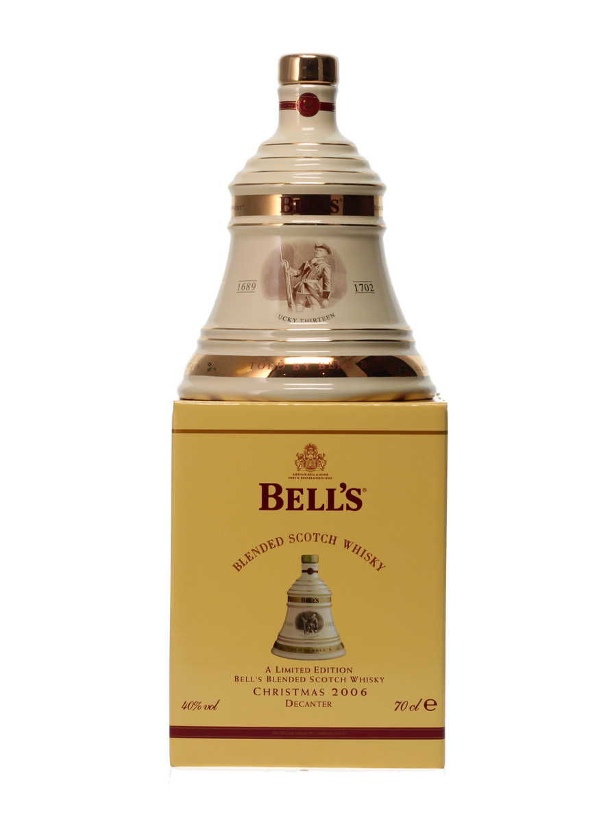 BELLS DECANTER CHRISTMAS 2006
