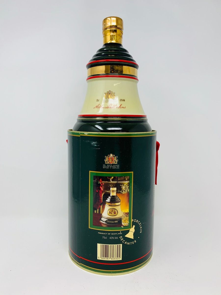 BELLS DECANTER CHRISTMAS 1988