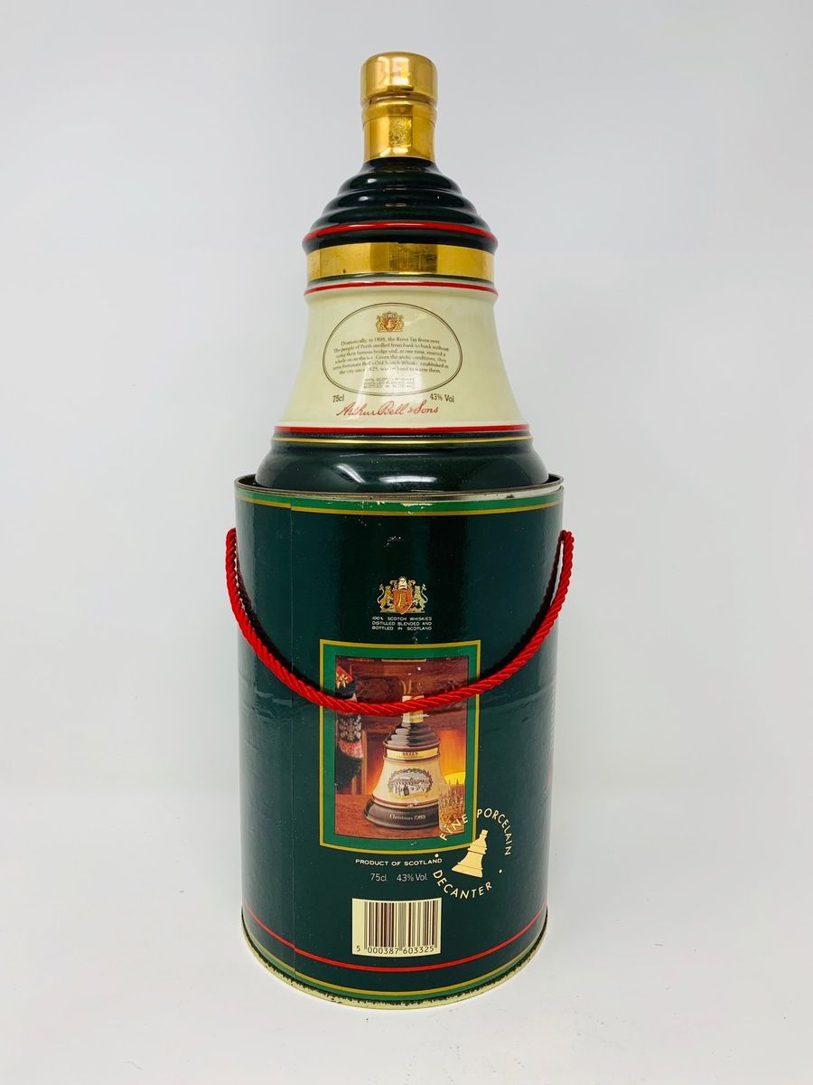 BELLS DECANTER CHRISTMAS 1989