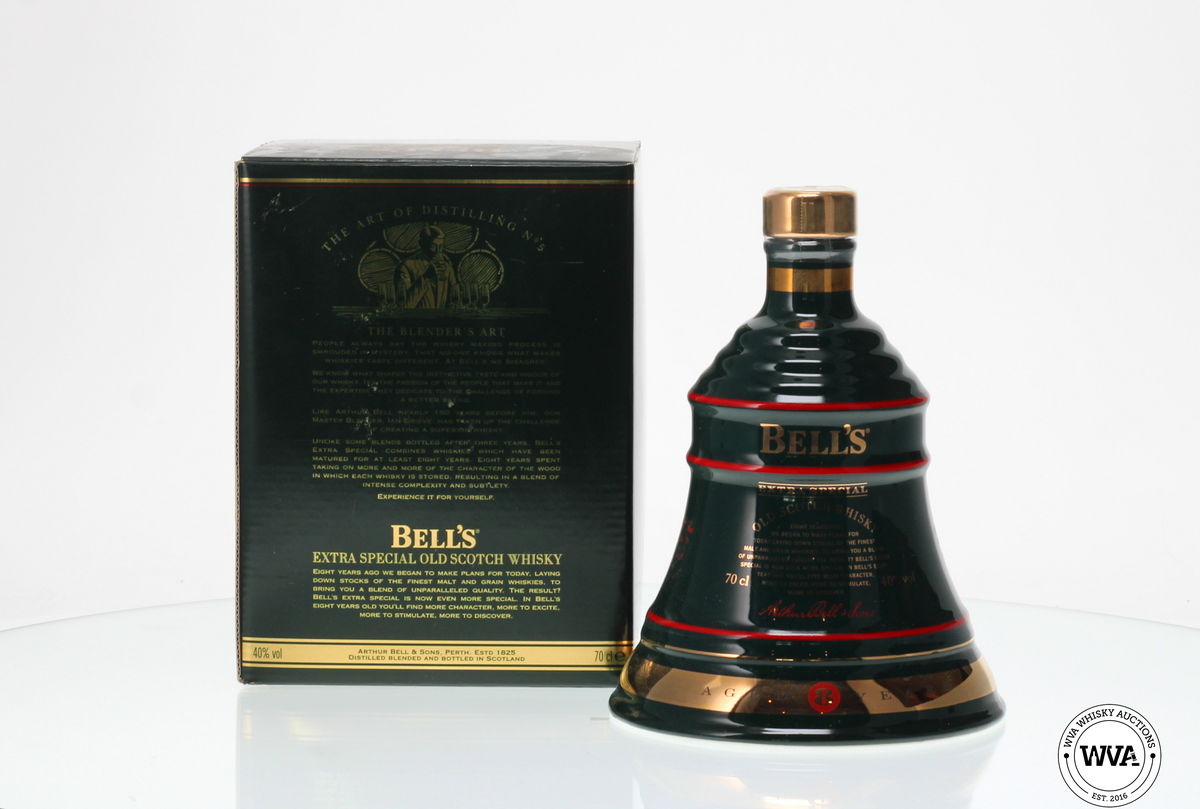 BELLS DECANTER CHRISTMAS 1994