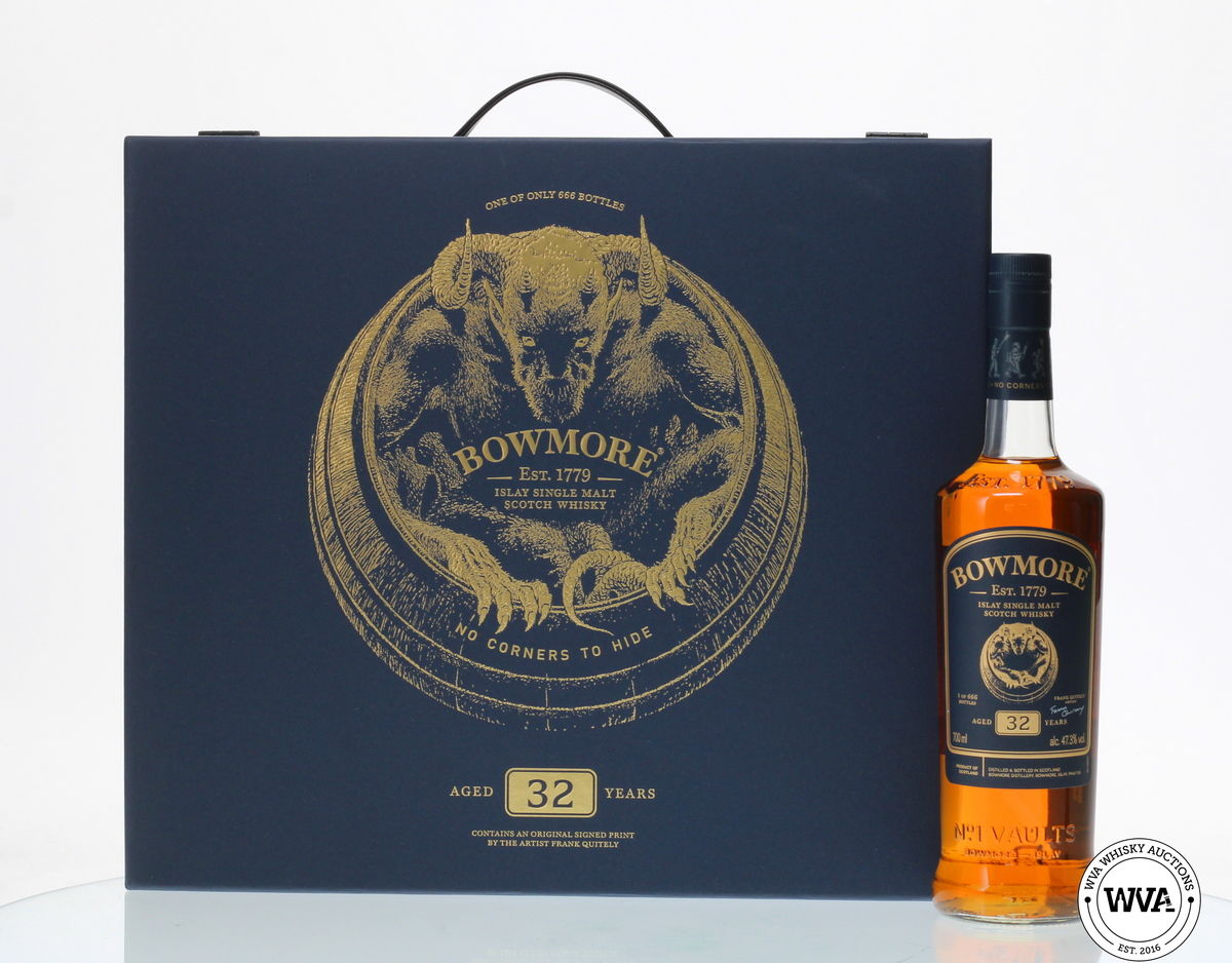 BOWMORE 32 YEAR OLD "NO CORNERS TO HIDE" - FRANK QUIETLY