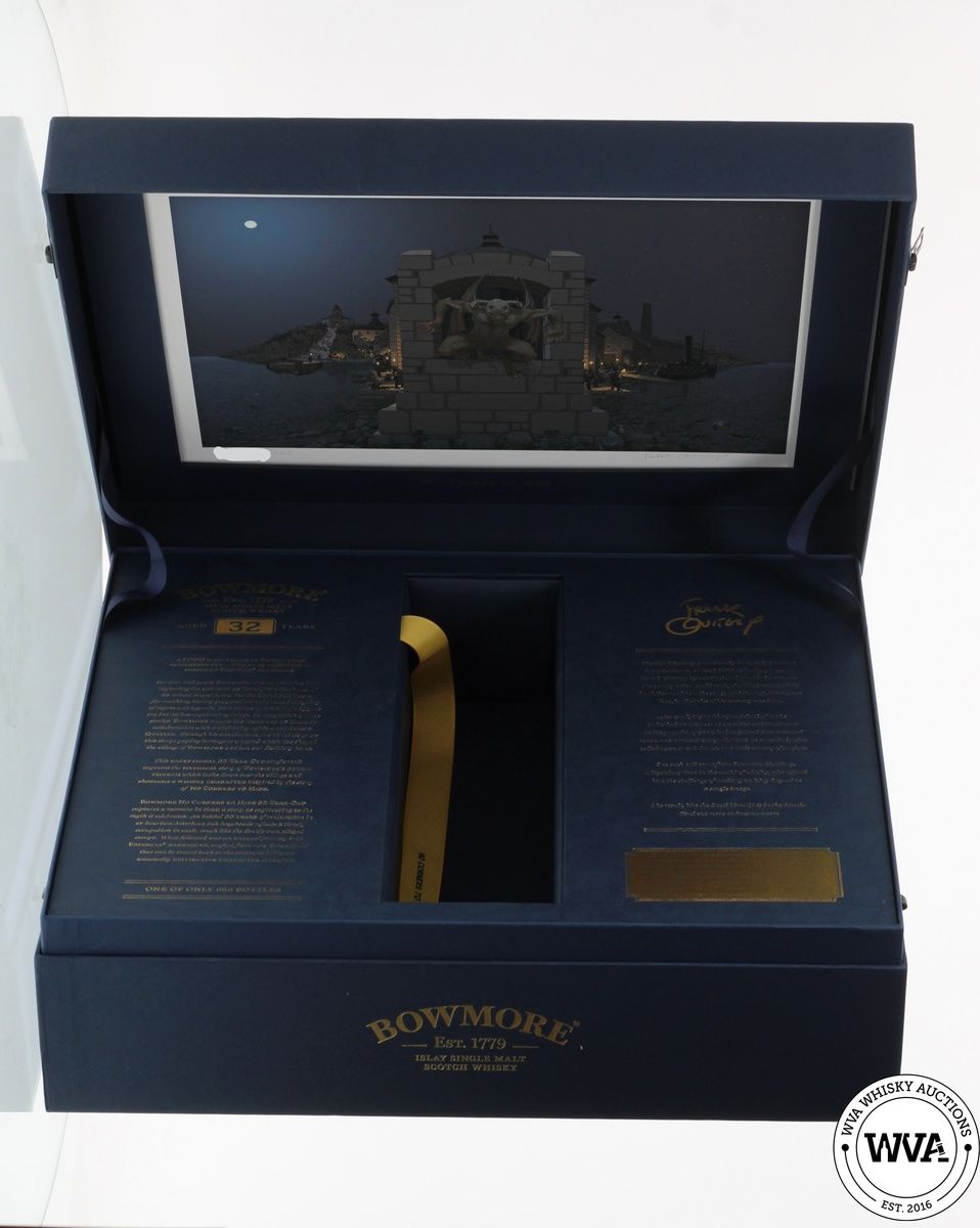BOWMORE 32 YEAR OLD "NO CORNERS TO HIDE" - FRANK QUIETLY