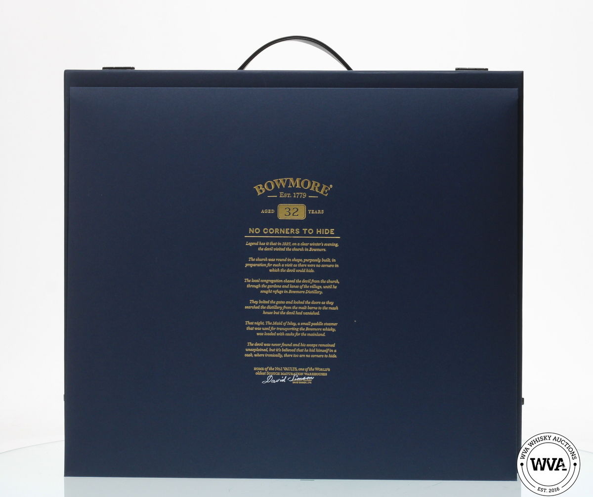 BOWMORE 32 YEAR OLD "NO CORNERS TO HIDE" - FRANK QUIETLY