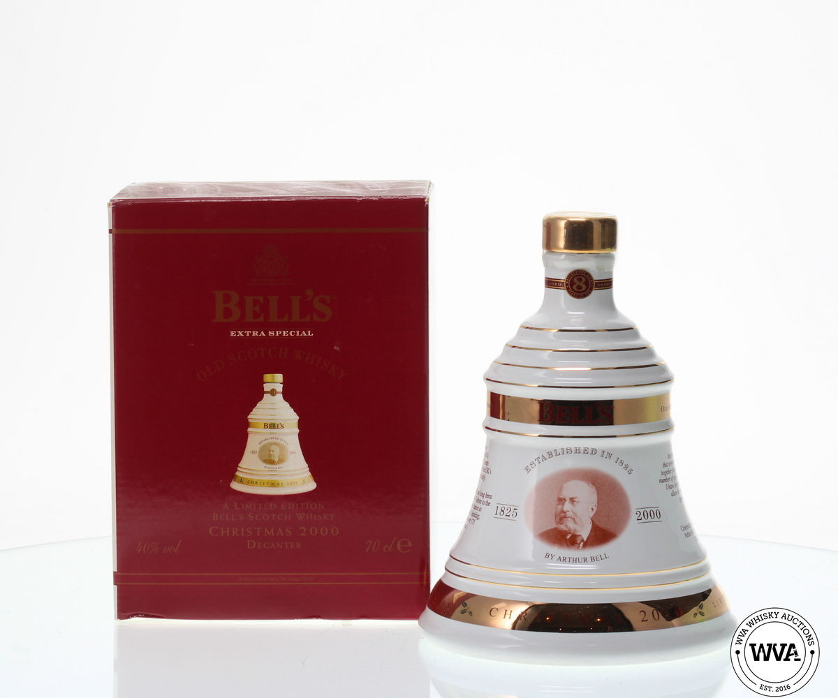 BELLS DECANTER CHRISTMAS 2000
