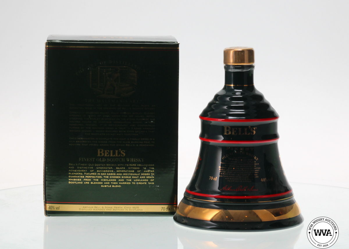 BELLS DECANTER CHRISTMAS 1993