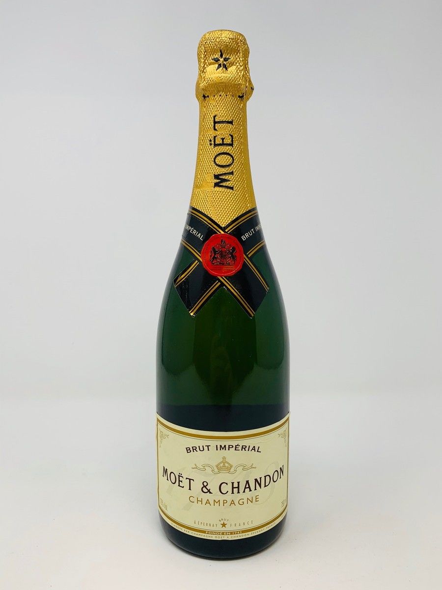 MOET & CHANDON CHAMPAGNE