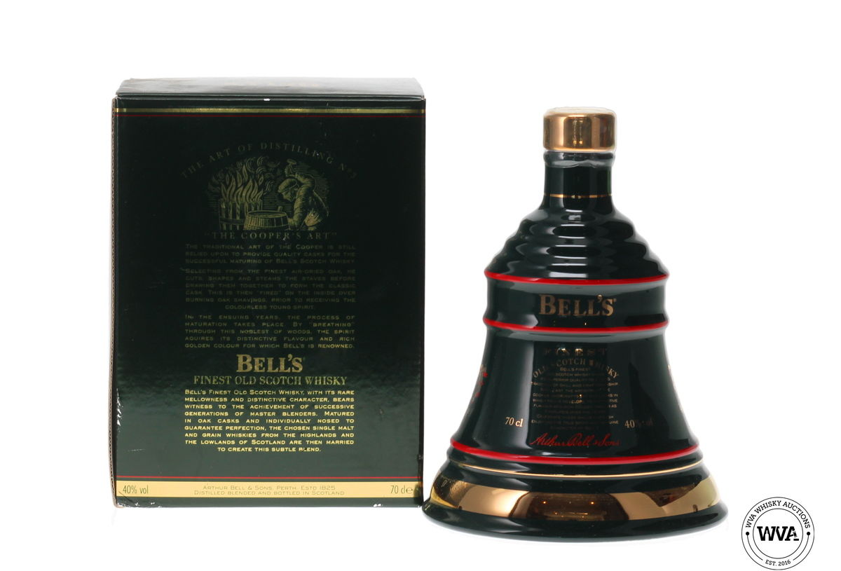 BELLS DECANTER CHRISTMAS 1992