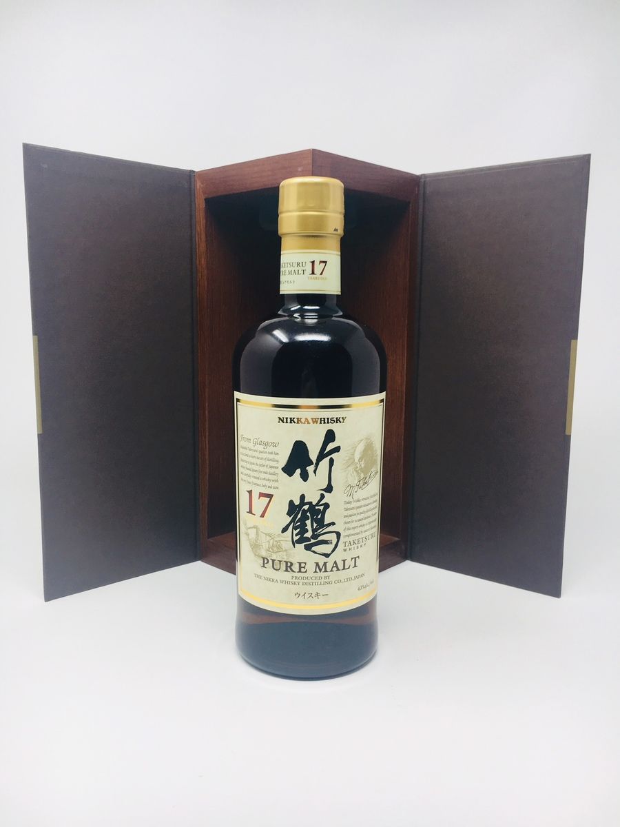 LOT 2256 - NIKKA TAKETSURU 17 YEAR OLD PURE MALT WOODEN BOX (RESERVE PRICE £180.00)