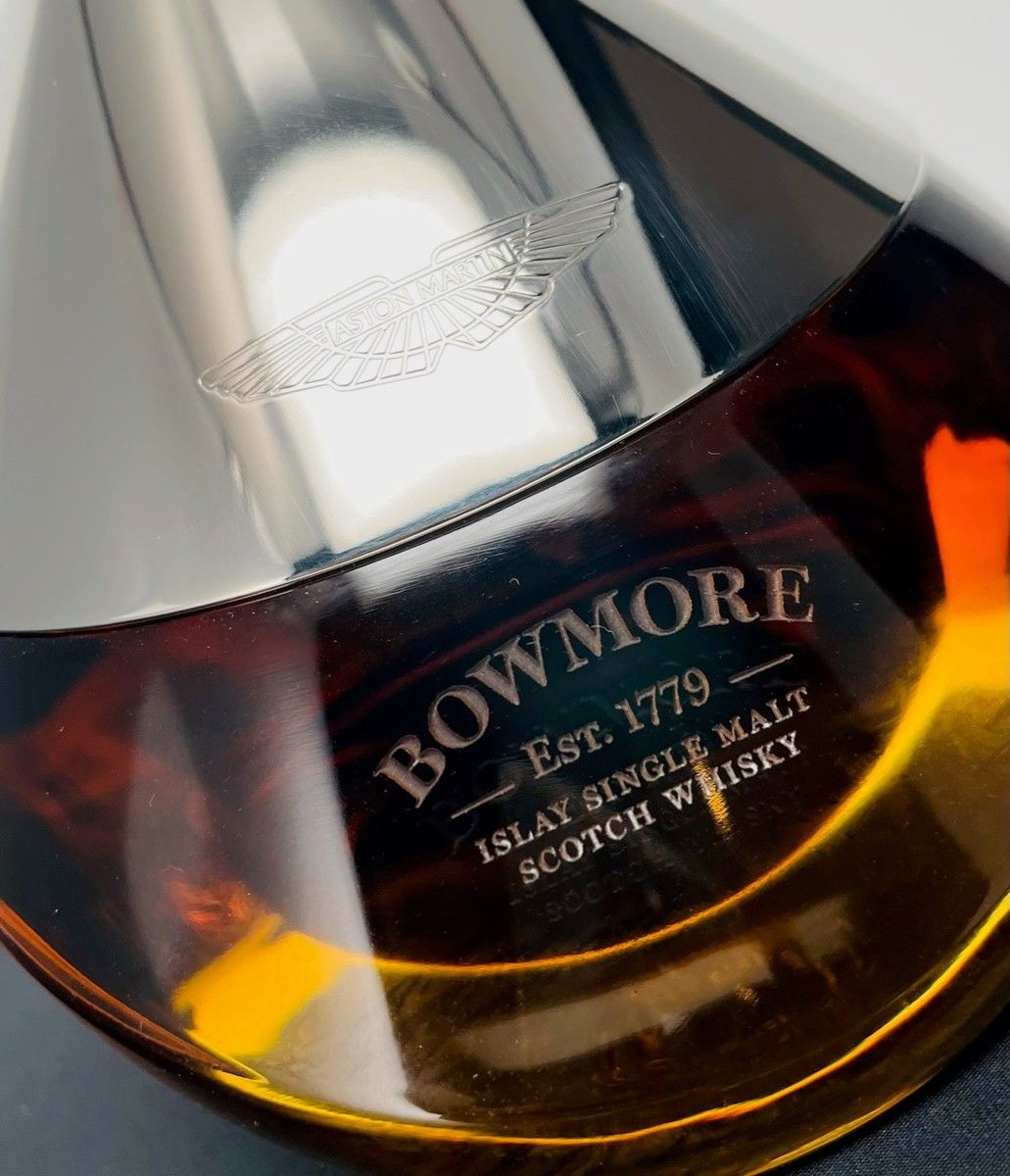 BOWMORE ARC 52 YEAR OLD
