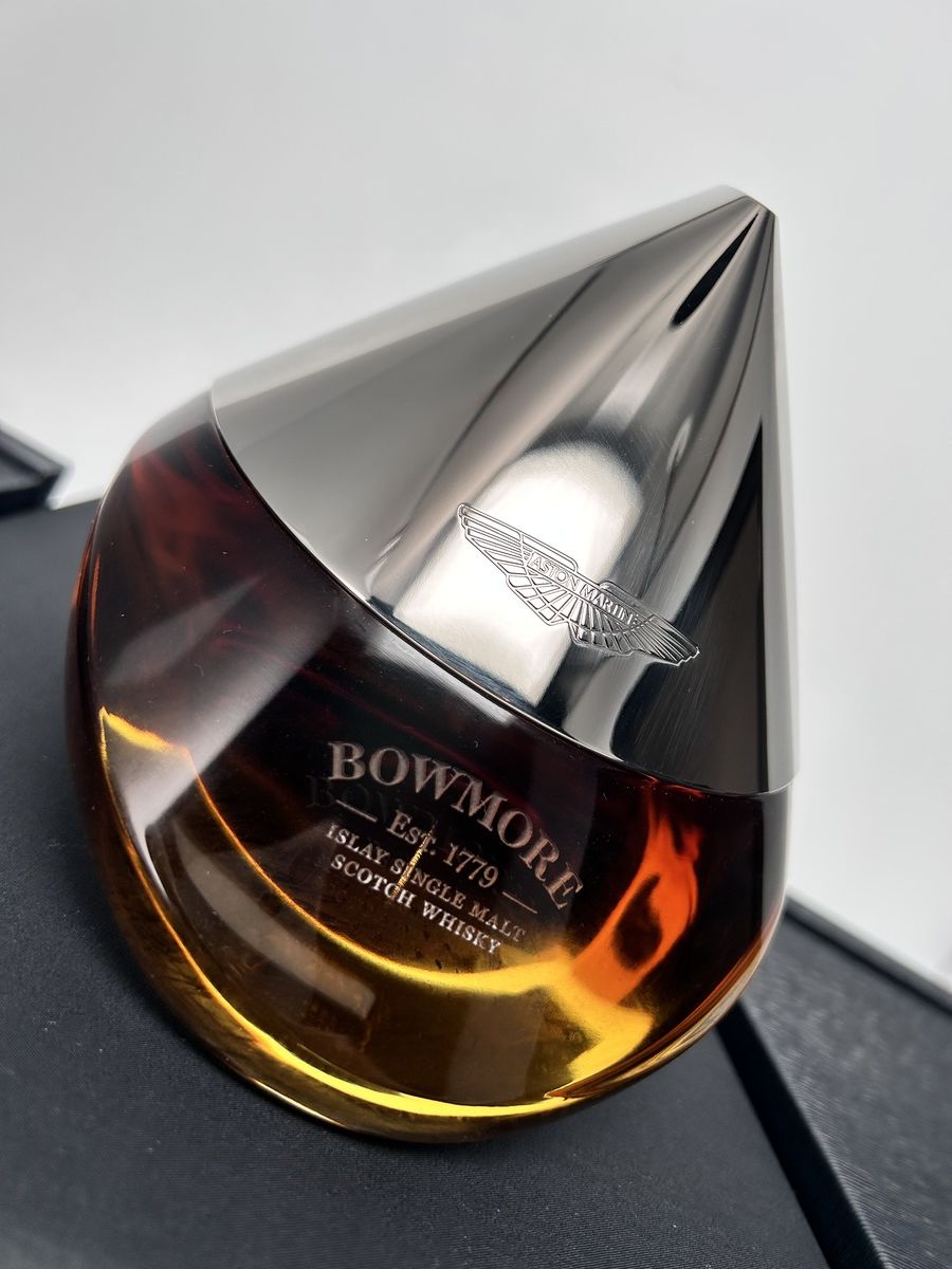 BOWMORE ARC 52 YEAR OLD
