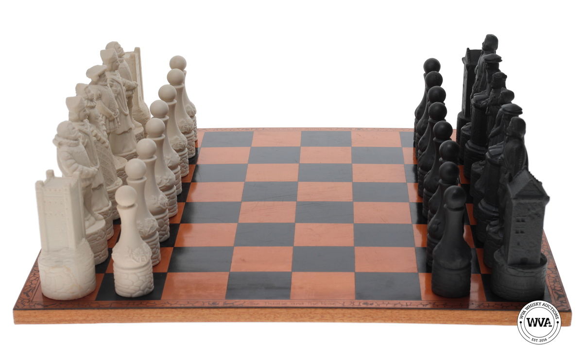 BENEAGLES THISTLE & THE ROSE CHESS MINIATURES & BOARD