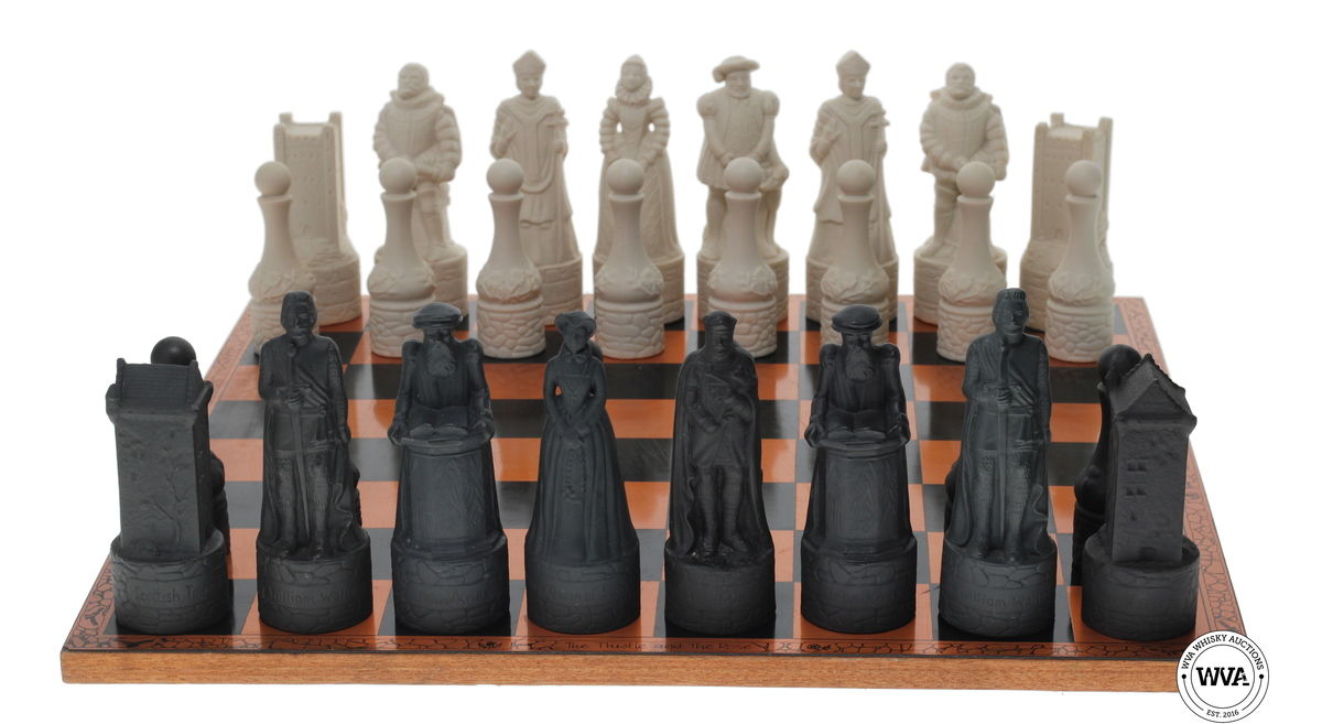 BENEAGLES THISTLE & THE ROSE CHESS MINIATURES & BOARD
