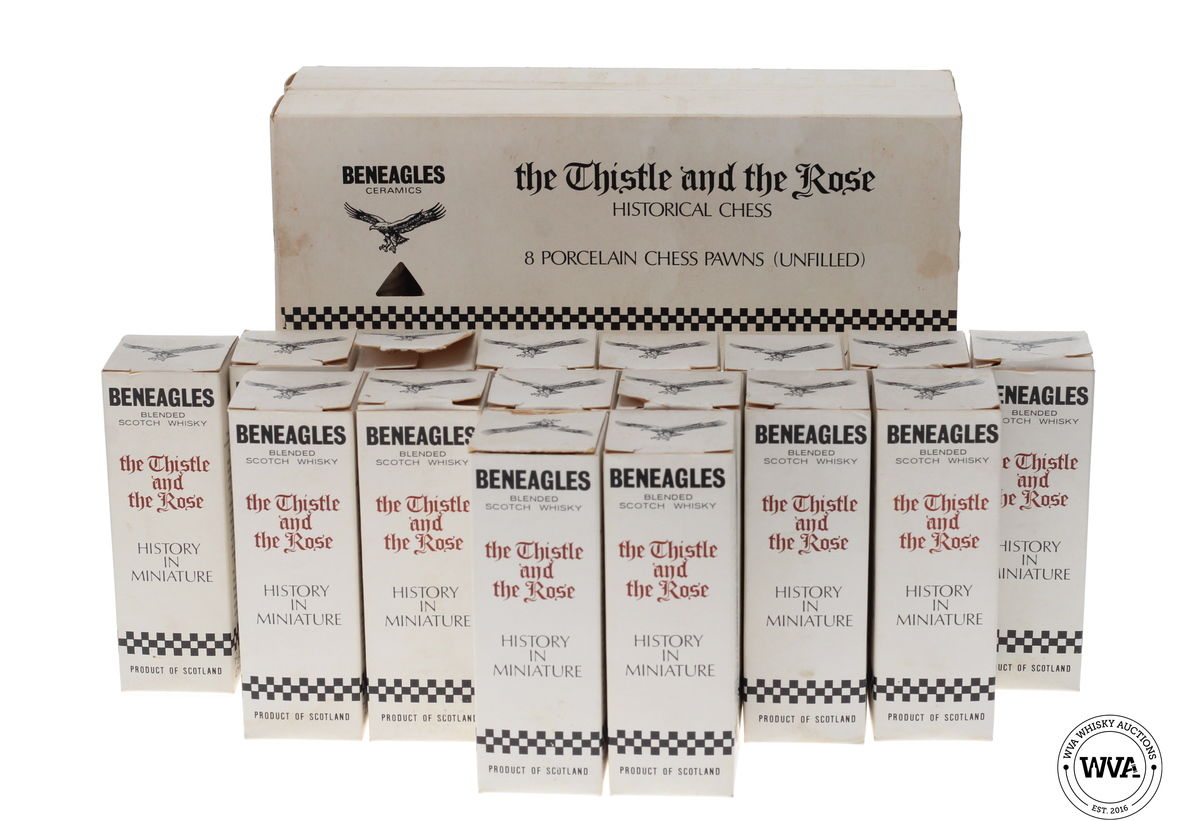 BENEAGLES THISTLE & THE ROSE CHESS MINIATURES & BOARD